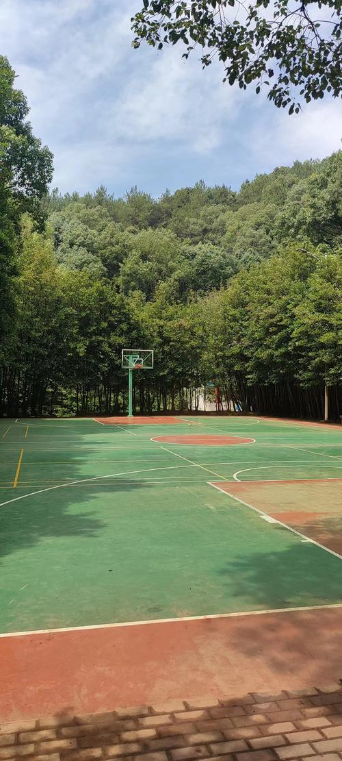 水泥地面篮球场做法 水泥地面篮球场做法