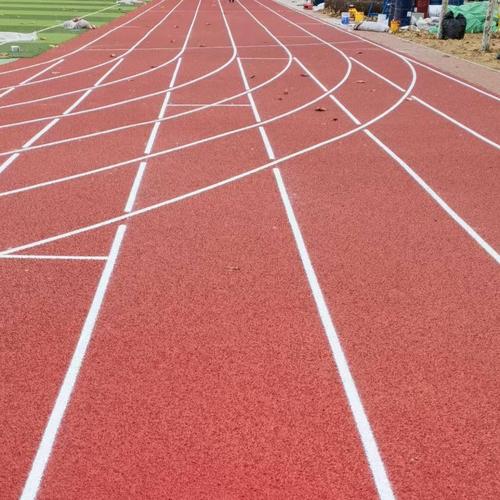 全塑型跑道和混合型跑道的区别 全塑型跑道和混合型跑道的区别
